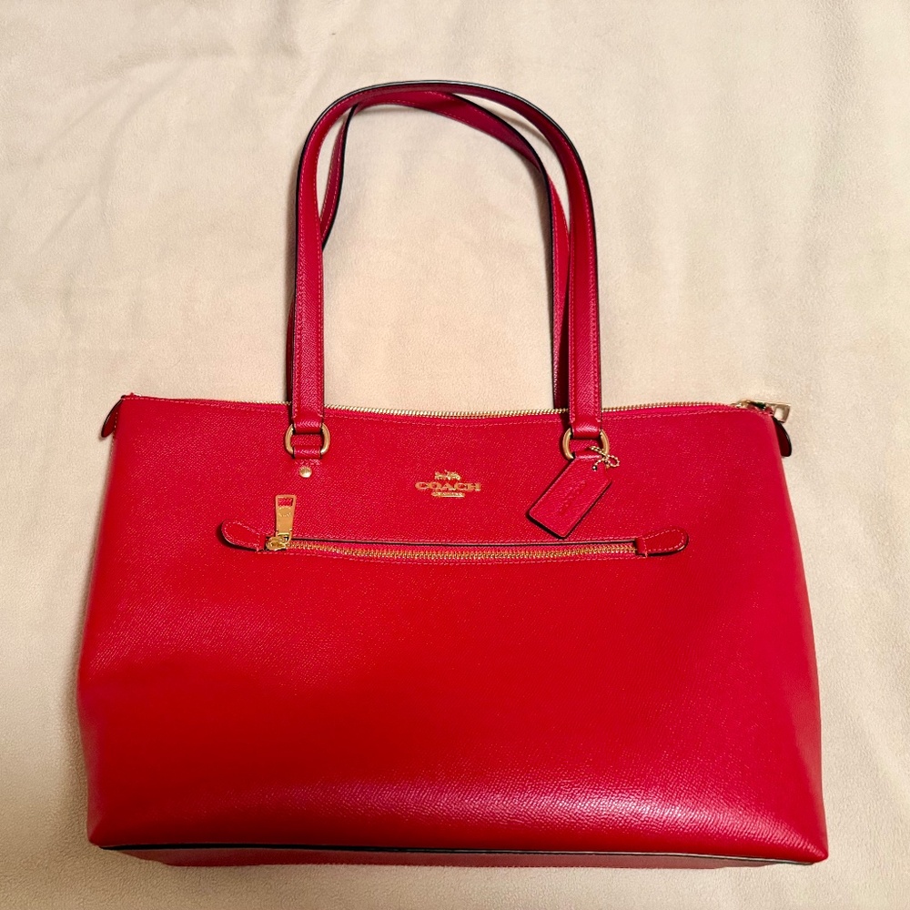 Coach Gallery Tote in Miami Red